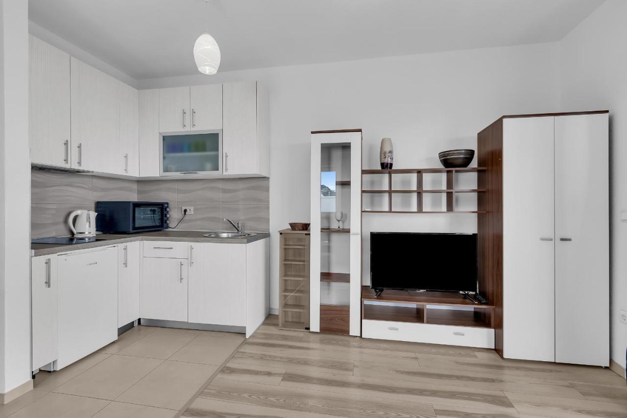 מאקרסקה Apartments Lujnovic מראה חיצוני תמונה