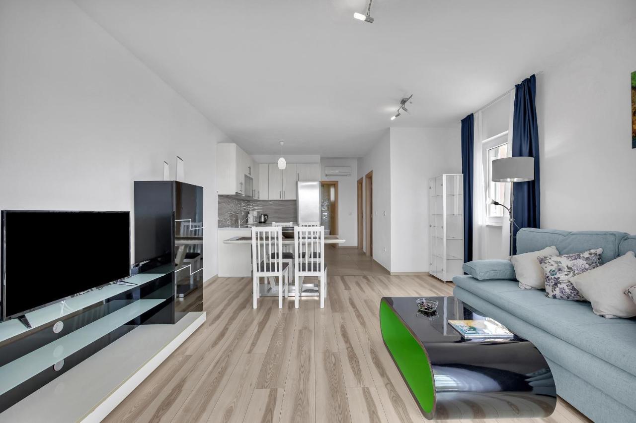 מאקרסקה Apartments Lujnovic מראה חיצוני תמונה