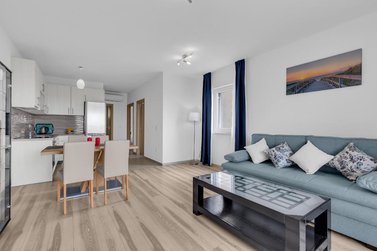 מאקרסקה Apartments Lujnovic מראה חיצוני תמונה