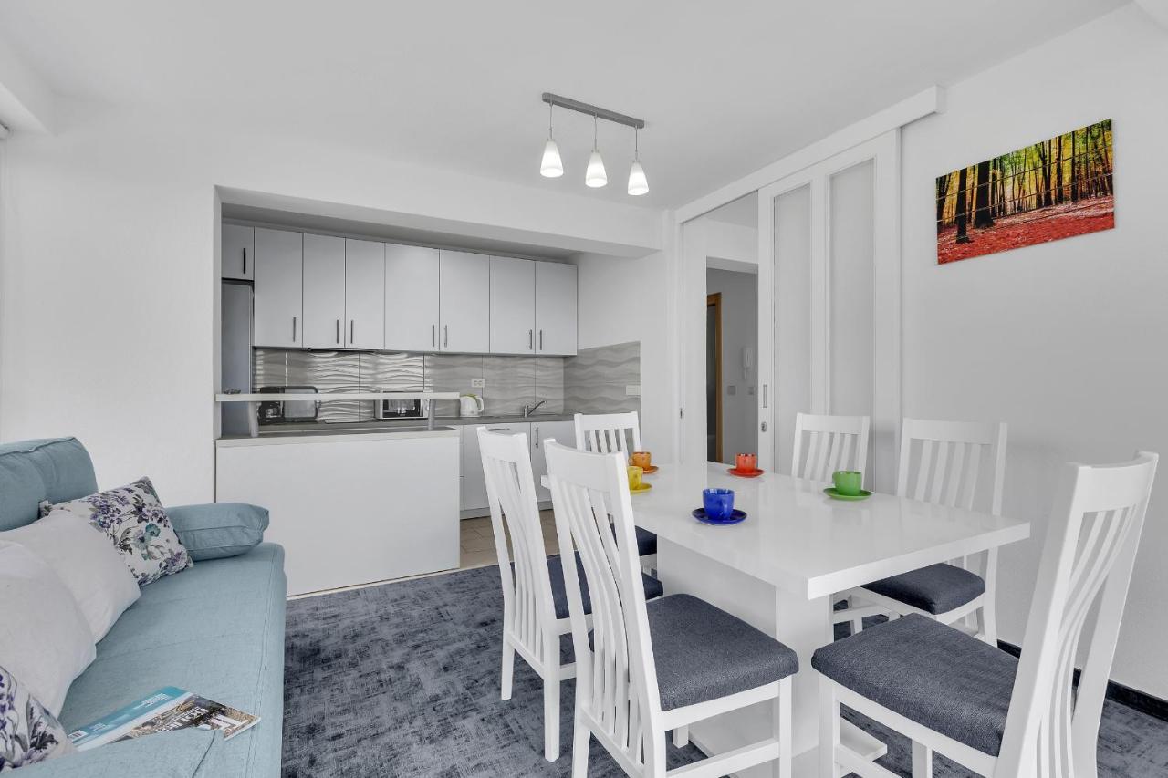 מאקרסקה Apartments Lujnovic מראה חיצוני תמונה